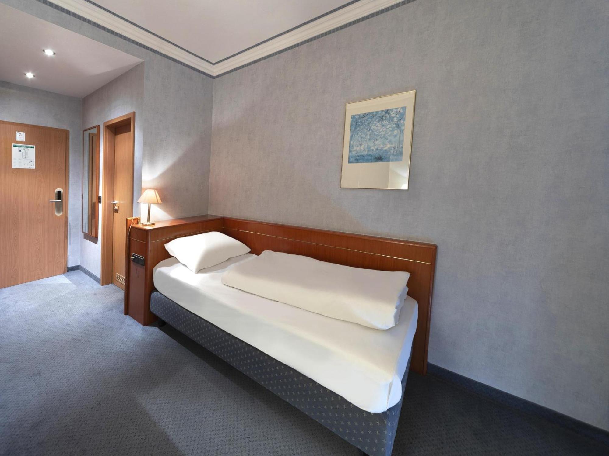 B&B Hotel Gotha-Hbf Exteriör bild